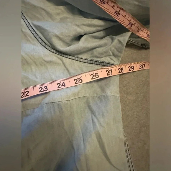 Torrid long sleeve light denim button up custom embroidered size 4 - Picture 5 of 9